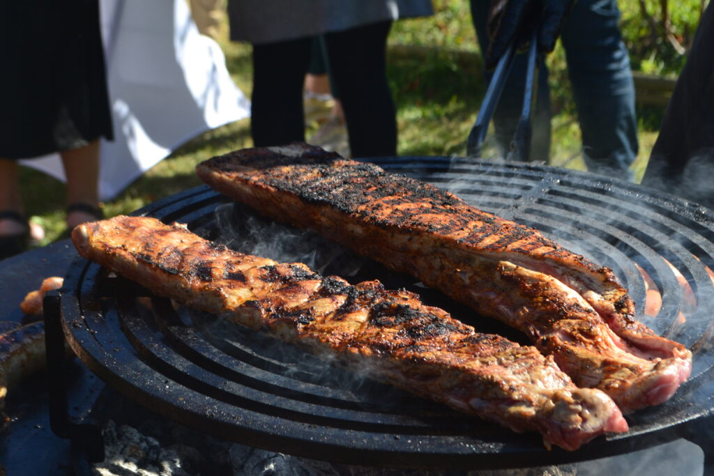 traiteur événementiel brasero feu de bois bbq barbecue mariage anniversaire baptême entreprise convivial champêtre nature grillades garden party